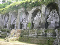 gunung kawi consist of tens rock cut candis