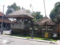 puri saren ubud located at center of ubud for balinese dance eery night