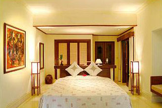 suite room at champlung sari hotel